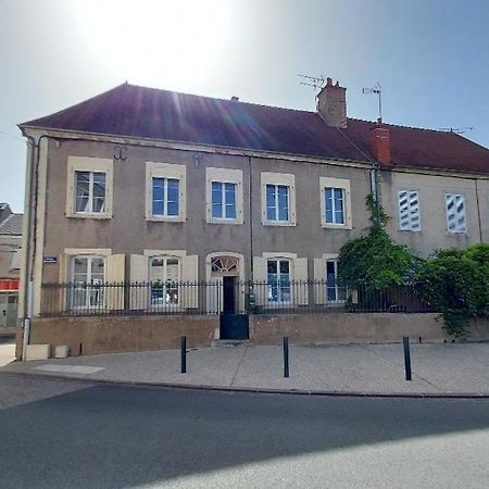 Les Gites Du Chateau Chateaumeillant Exterior photo