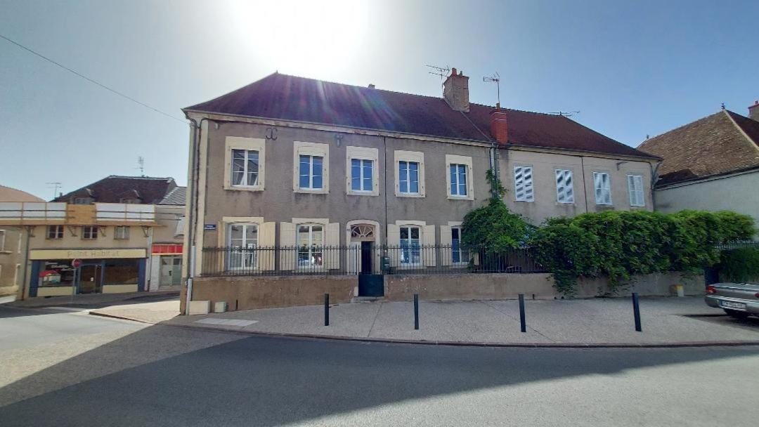 Les Gites Du Chateau Chateaumeillant Exterior photo
