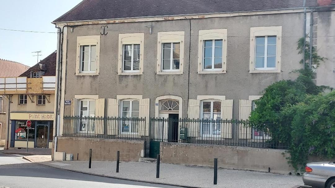 Les Gites Du Chateau Chateaumeillant Exterior photo