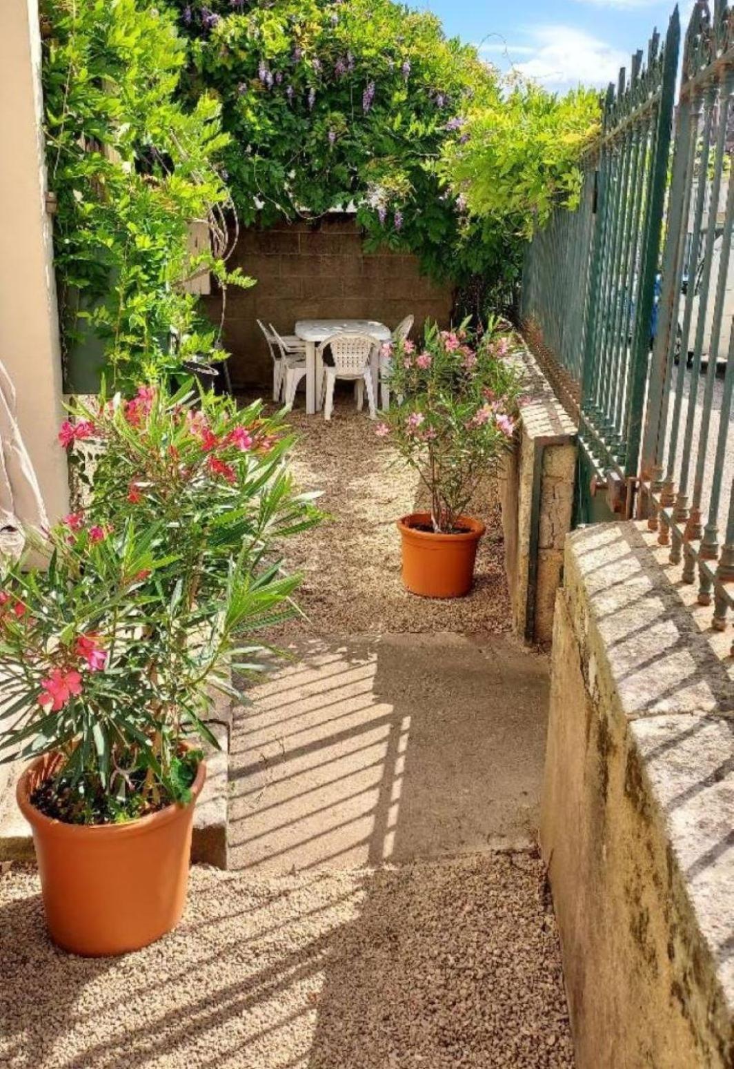 Les Gites Du Chateau Chateaumeillant Exterior photo